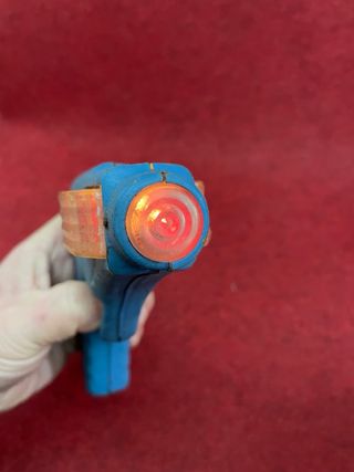 ANTIGUA PISTOLA ESPACIAL DE HOJALATA DE JUGUETE