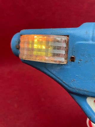 ANTIGUA PISTOLA ESPACIAL DE HOJALATA DE JUGUETE