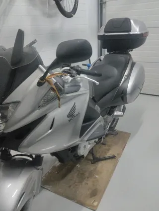 Honda Deauville 700 Plata