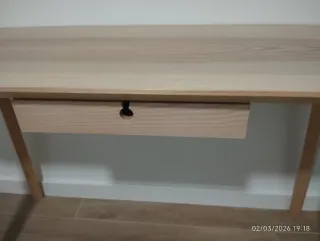 Mesa de madera con cajón, multiusos.