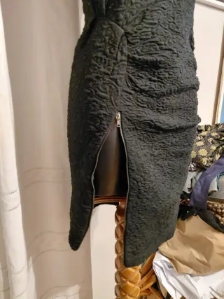 Abito nero con zip laterale sancrato