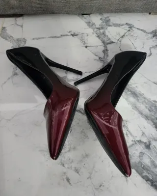 Zapatos de tacón Tulipano negros y rojos