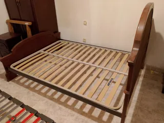 Somier con cabecero de madera