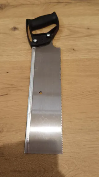 Caja Ingletes + 2 Serruchos