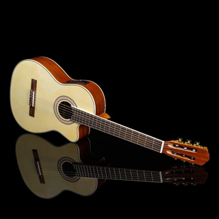 Guitarra Clásica Almería Electrificada + Funda