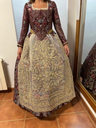 Vestido de fallera y zapatos. Sin estrenar