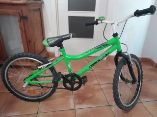 Bicicleta infantil verde