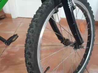 Bicicleta infantil verde