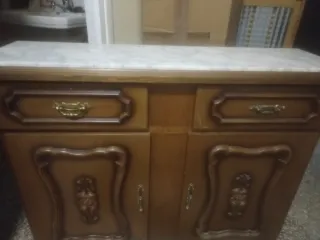 Mueble de entrada madera y mármol.