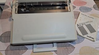 Máquina de escribir Brother AX-210