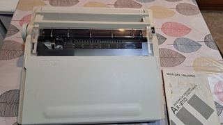 Máquina de escribir Brother AX-210