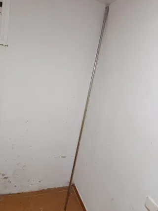 Barra de hierro cromado con 4 agarraderas