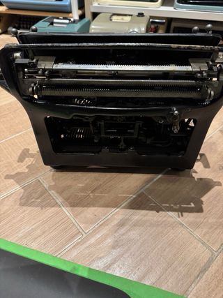 Macchina da scrivere AEG Olympia