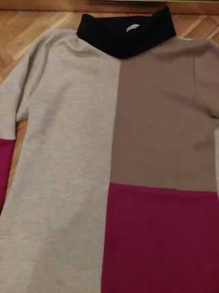 Vestido color block cuello alto