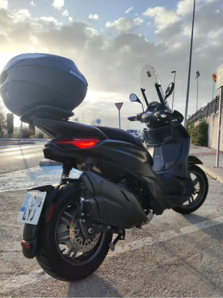 Beverly 400 HPE S – Full extras 12.700 km