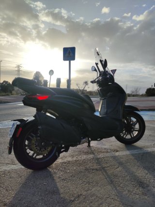 Beverly 400 HPE S – Full extras 12.000 km