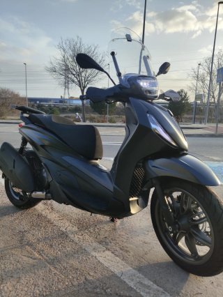 Beverly 400 HPE S – Full extras 12.000 km
