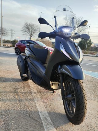 Beverly 400 HPE S – Full extras 12.000 km