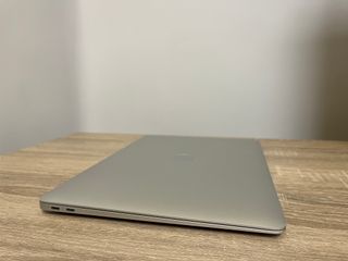 MacBook Air 13” M1 8GB RAM 256GB SSD Plata
