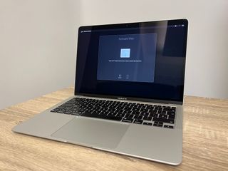 MacBook Air 13” M1 8GB RAM 256GB SSD Plata