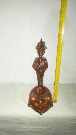 Cenicero antiguo figura egipcia cobre