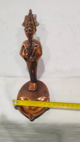 Cenicero antiguo figura egipcia cobre