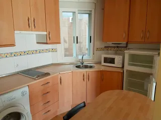 Estupendo ático / estudio, con dormitorio separado