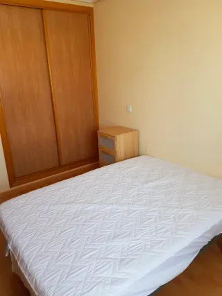 Estupendo ático / estudio, con dormitorio separado