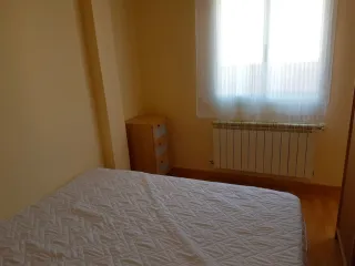 Estupendo ático / estudio, con dormitorio separado