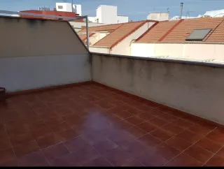 Estupendo ático / estudio, con dormitorio separado