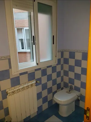 Estupendo ático / estudio, con dormitorio separado