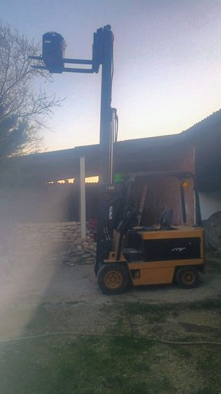 Carretilla elevadora eléctrica CAT
