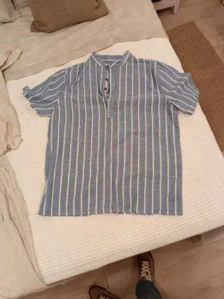 2 Camisas y 1 pantalón de lino a rayas.