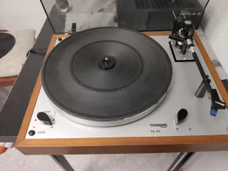 Tocadiscos Thorens TD 146