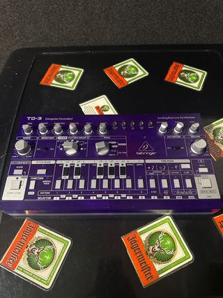 Behringer TD-3 Morado Sintetizador Nuevo