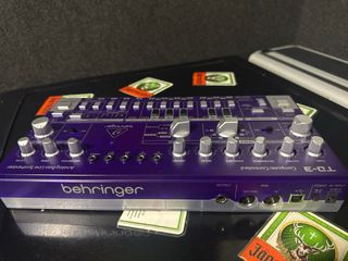 Behringer TD-3 Morado Sintetizador Nuevo