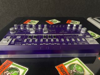 Behringer TD-3 Morado Sintetizador Nuevo