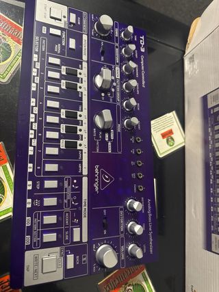 Behringer TD-3 Morado Sintetizador Nuevo
