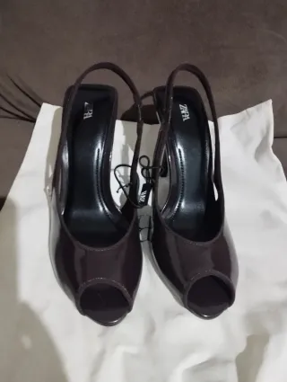Zapatos de tacón Zara marrones