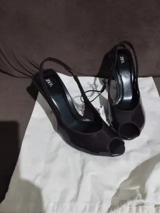 Zapatos de tacón Zara marrones