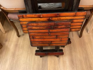 Tavoli ausiliari in bambù e legno