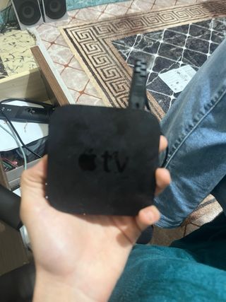 Apple TV con mando de destancia