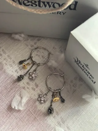 Pendientes Vivienne Westwood Aros con Colgantes