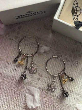 Pendientes Vivienne Westwood Aros con Colgantes