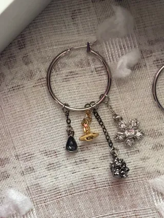 Pendientes Vivienne Westwood Aros con Colgantes