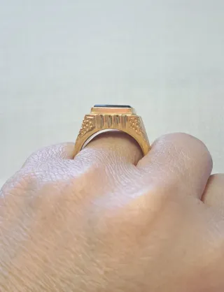 Anillo Sello Plata con baño de oro y Ónix Negro
