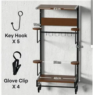 Percha moto: cascos, chaquetas, guantes, botas