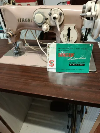Máquina de coser Singer antigua