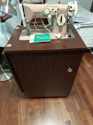 Máquina de coser Singer antigua
