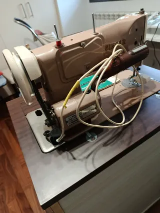 Máquina de coser Singer antigua